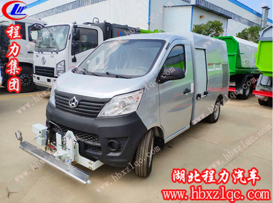 湖北程力專(zhuān)用汽車(chē)有限公司長(zhǎng)安路面養(yǎng)護(hù)車(chē)做城市環(huán)境好幫手！